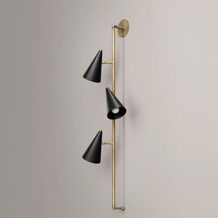 Flotilla Wall Sconce (Natural Brass, Black)