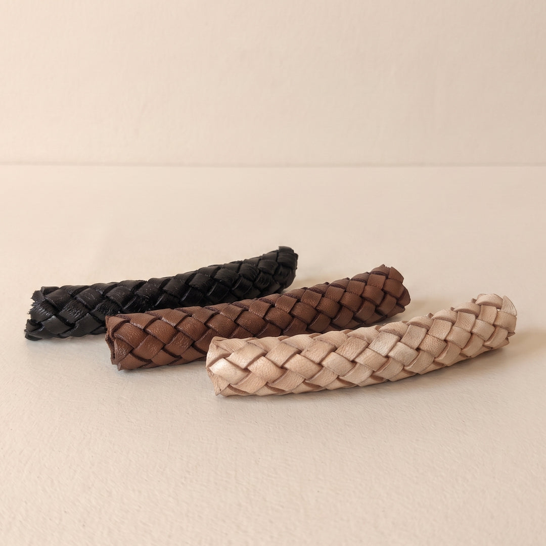 From left to right: Black, Saddle, Natural
