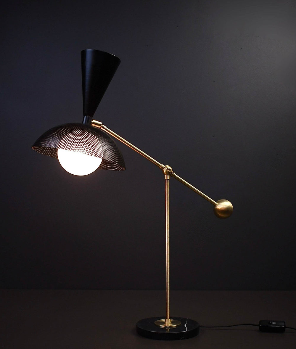 Molto Table Lamp (Natural Brass/Black)
