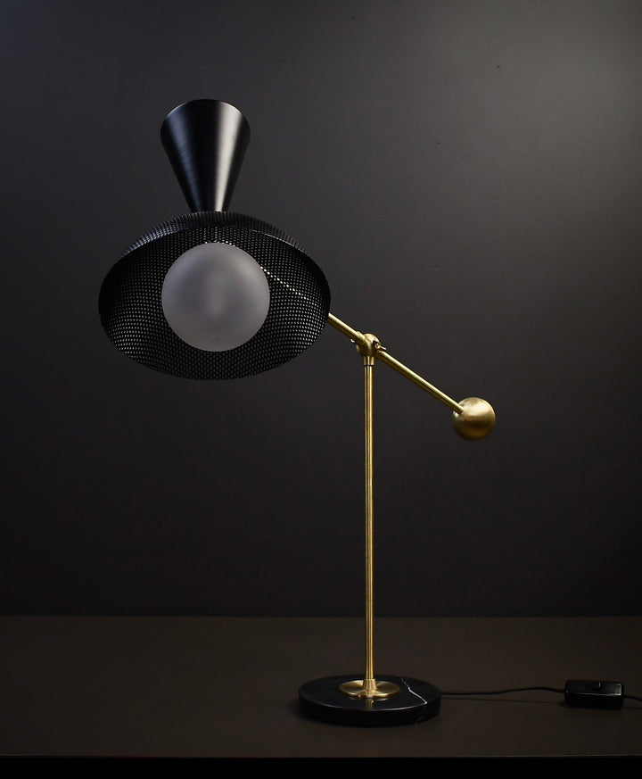Molto Table Lamp (Natural Brass/Black)